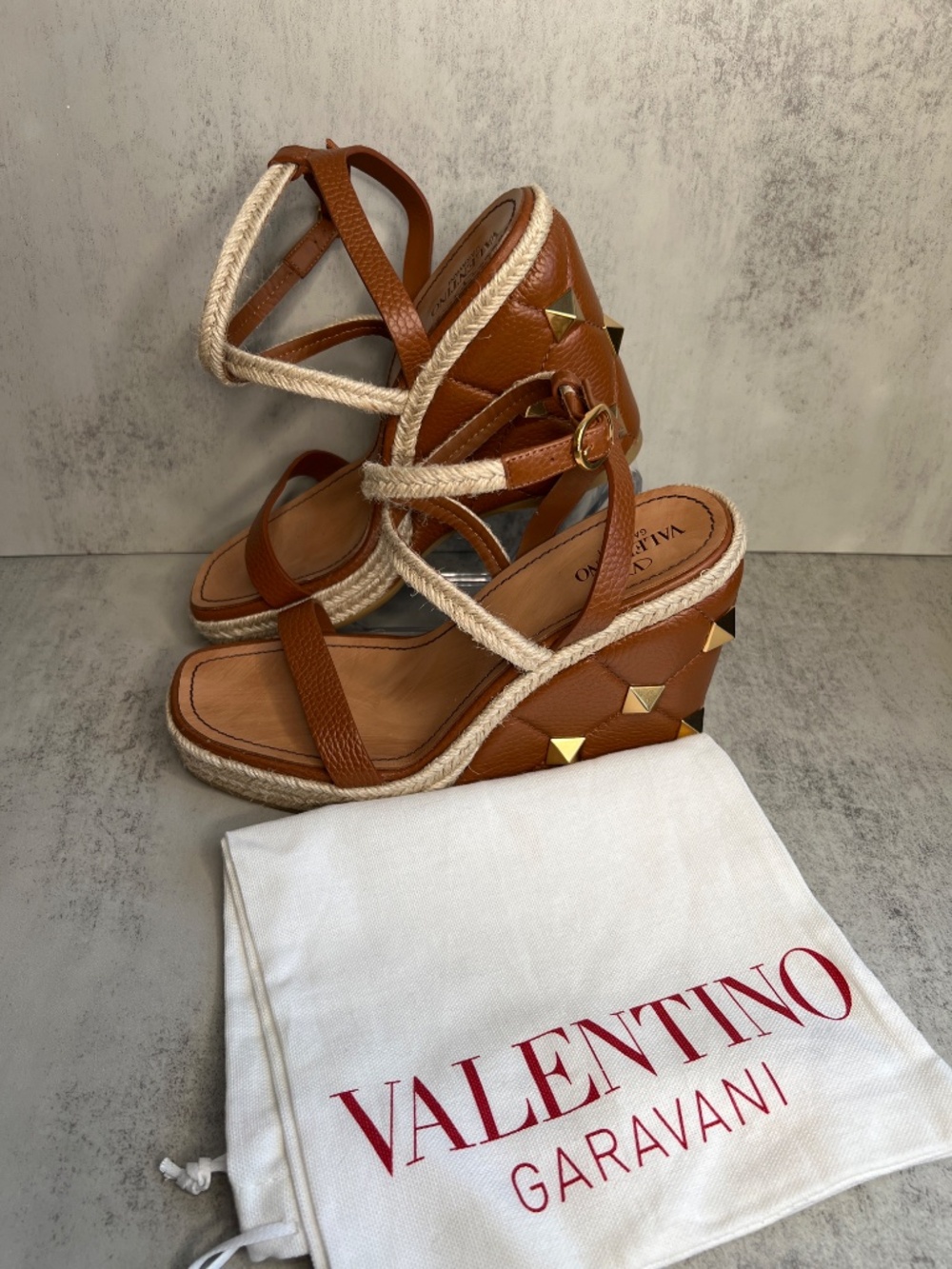 Valentino Garavani Roman Stud Espadrille Wedge Sandals in Size 38 - Picture 4 of 8